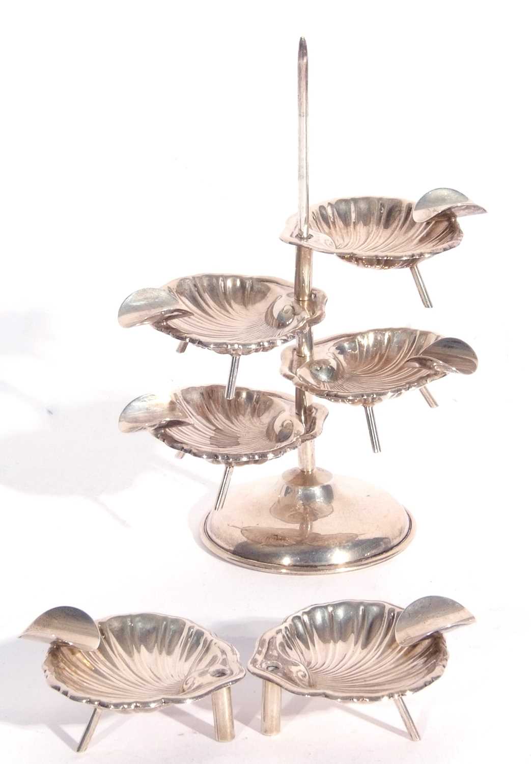 Mixed lot: silver Armada dish, London 1972, maker's mark rubbed, 12cm diam; a hallmarked silver lily - Image 7 of 8