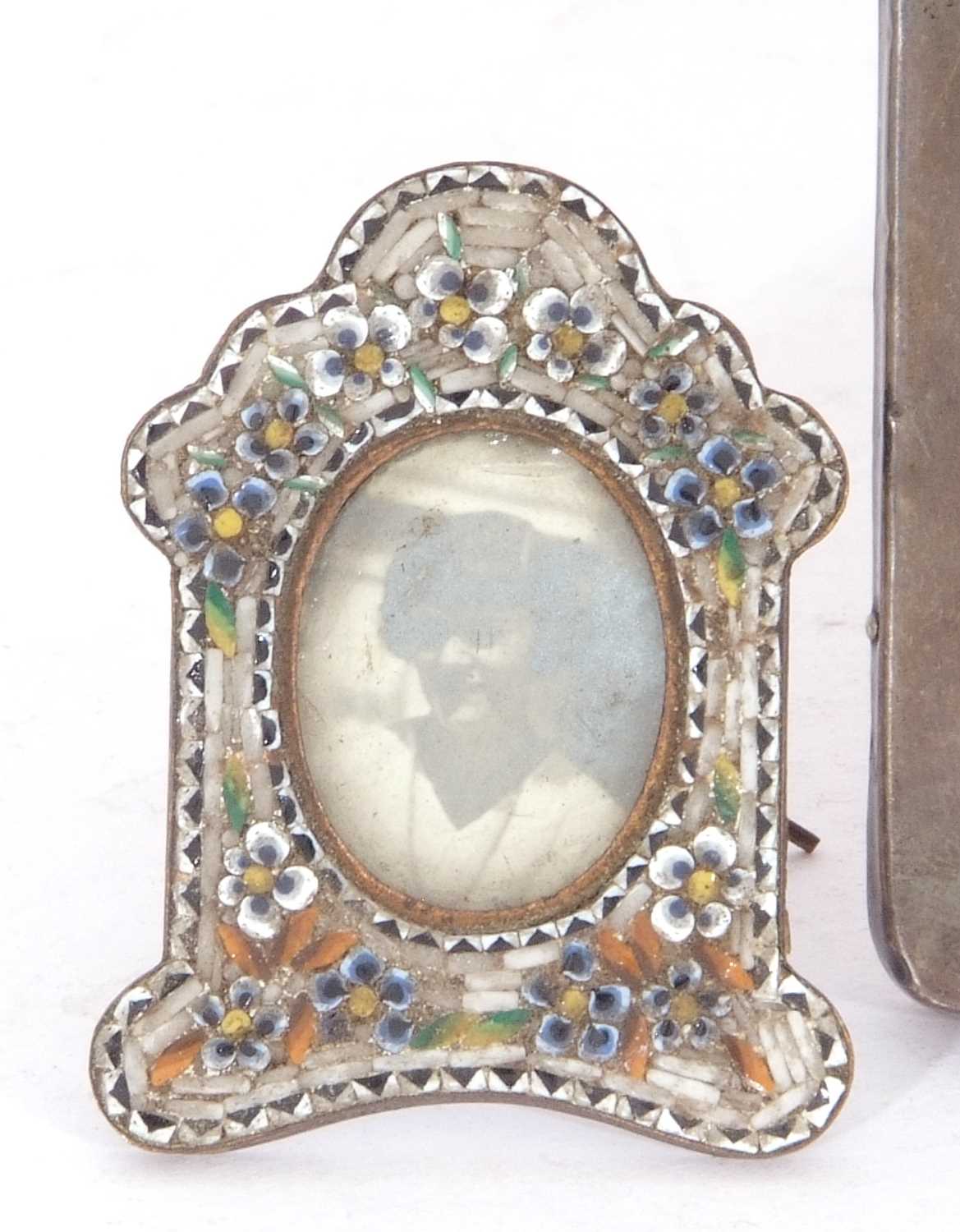 Mixed Lot: large Victorian handled button hook, London 1888, a silver photograph frame, Birmingham - Image 4 of 10