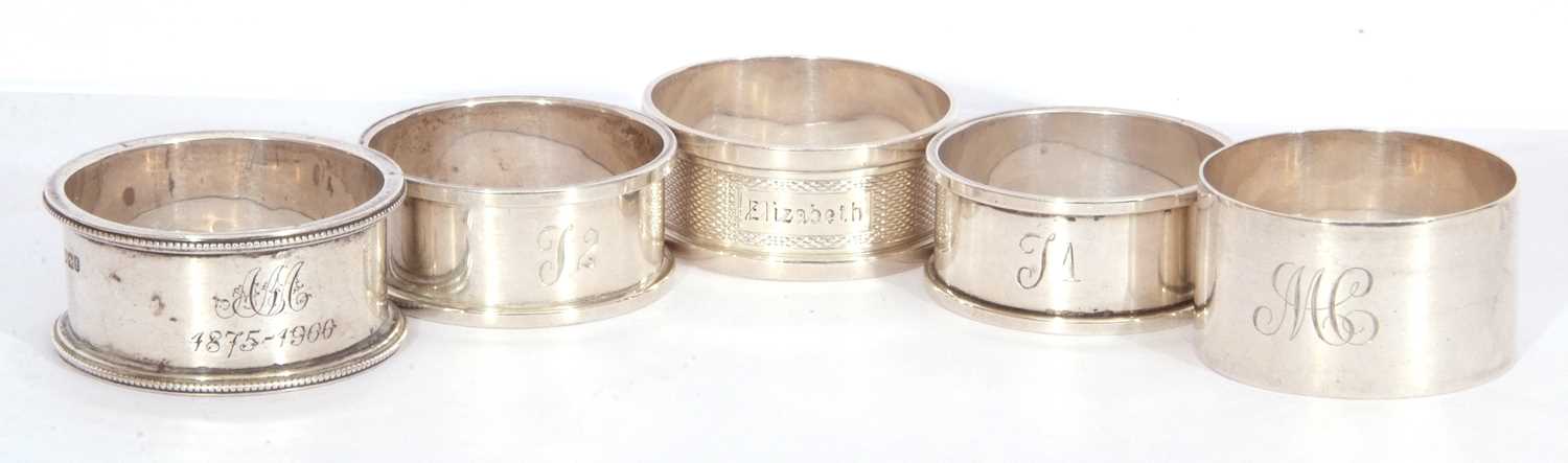 Mixed Lot: 5 serviette rings, 3 hallmarked silver, together with two white metal examples, g/w - Image 4 of 4