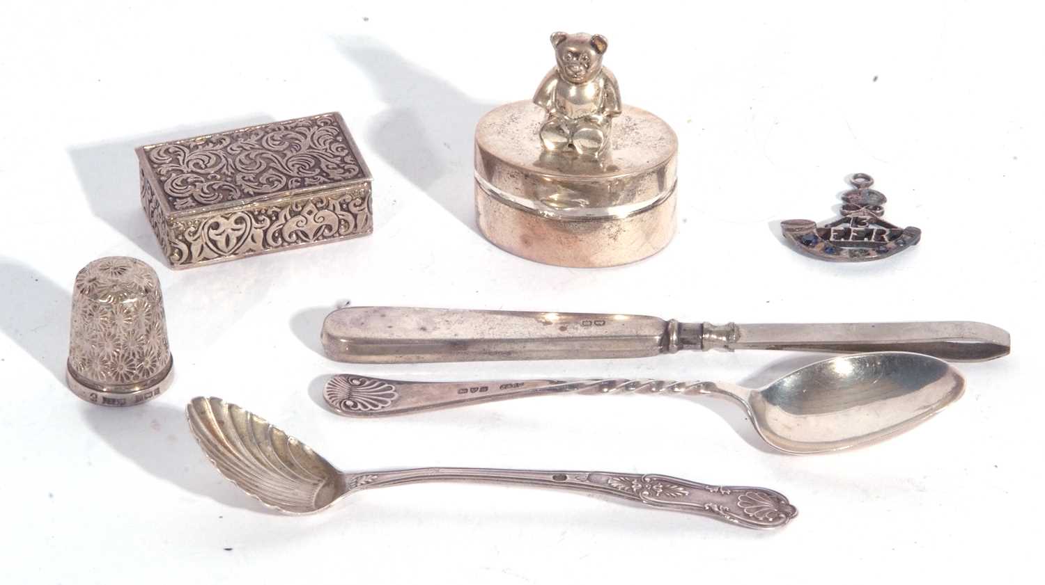 Mixed Lot: novelty 925 stamped teddy bear pill box, 925 stamped snuff box, hallmarked silver - Image 2 of 2