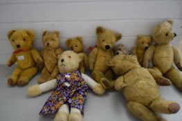 COLLECTION OF VARIOUS EARLY 20TH CENTURY TEDDY BEARS (9)