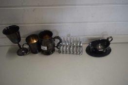 MIXED LOT : VARIOUS SILVER PLATED ITEMS