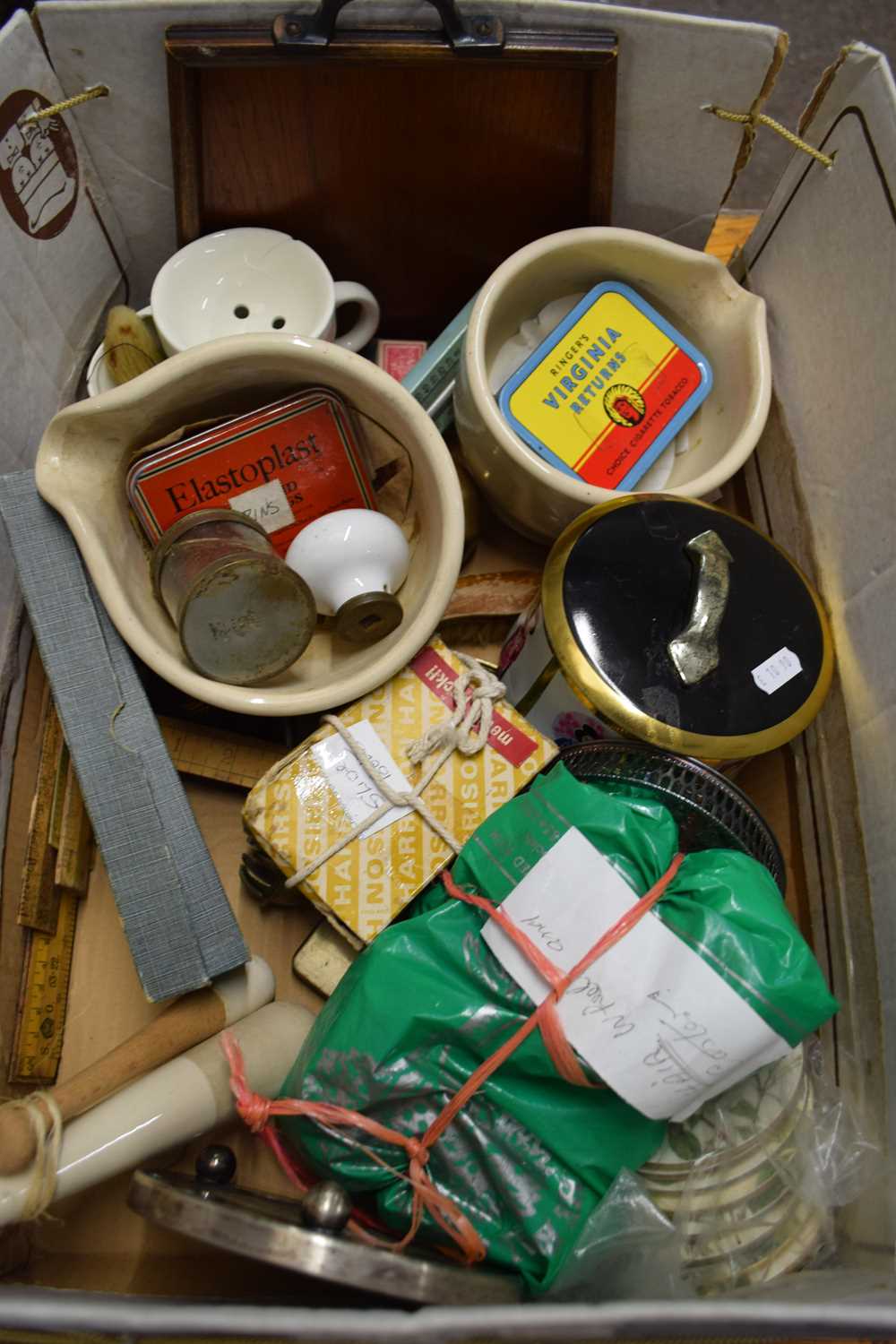 BOX CONTAINING MIXED ITEMS TO INCLUDE PESTLE & MORTARS, VARIOUS WOODEN RULERS, CUTLERY ETC