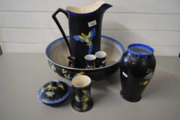 FIELDINGS DEVON WARE WASH STAND DECORATED WITH PARROTS