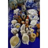 MIXED LOT - VARIOUS ORNAMENTS, DECORATED PLATES AND ASSORTED CERAMICS