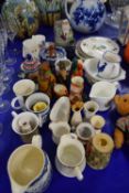 MIXED LOT - VARIOUS ORNAMENTS, DECORATED PLATES AND ASSORTED CERAMICS