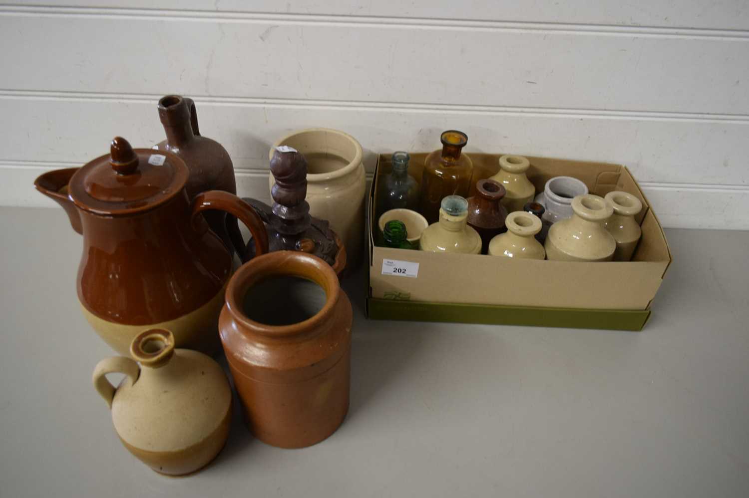 MIXED LOT - VARIOUS GLASS AND STONEWARE BOTTLES, JARS AND OTHER ITEMS