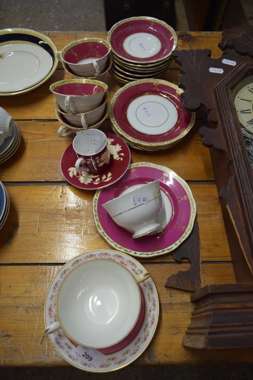 QUANTITY OF SALISBURY CHINA TEA WARES AND OTHER ITEMS