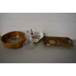 MIXED LOT COMPRISING SERVING TRAY, WOODEN BOWL, CHICKEN FORMED STORAGE JAR AND A GLASS DECANTER (5)