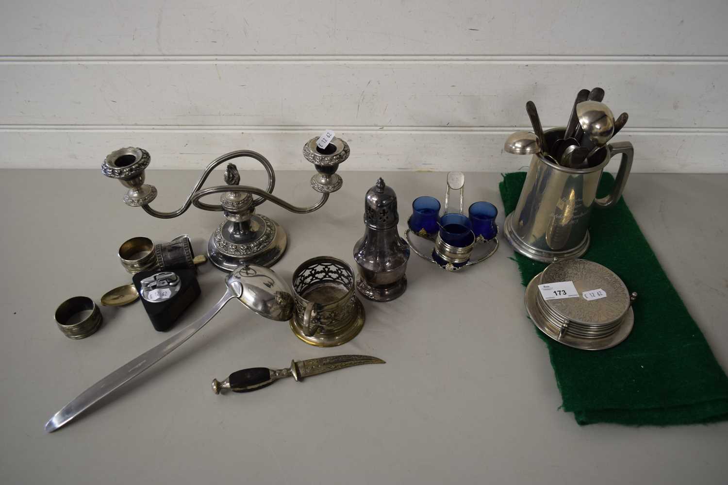 MIXED LOT - VARIOUS SILVER PLATED WARES TO INCLUDE CANDELABRA, CRUET ITEMS, CUTLERY ETC