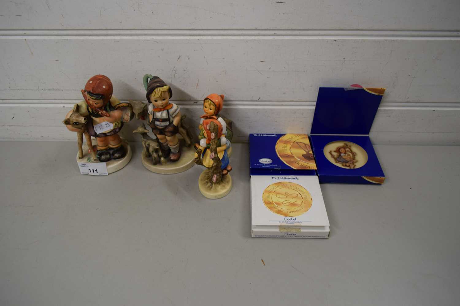 COLLECTION OF VARIOUS SMALL GOEBEL HUMMEL FIGURES AND SIMILAR SMALL PLAQUES