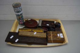 TRAY OF MIXED ITEMS TO INCLUDE CRIBBAGE BOARD, VARIOUS DESK STAMPS, VINTAGE TAPE MEASURE ETC