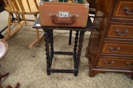 SMALL OAK OCCASIONAL TABLE ON BARLET TWIST LEGS