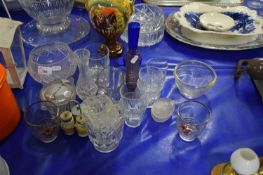 MIXED LOT - VARIOUS HOUSEHOLD DRINKING GLASSES, VASES, BOWLS ETC