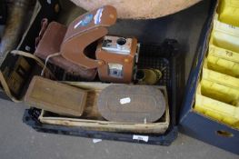 BOX OF MIXED ITEMS TO INCLUDE VINTAGE BROWNIE CINE CAMERA AND VARIOUS BRASS DESK STAND AND OTHER