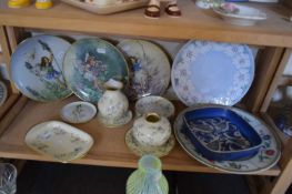 MIXED LOT VARIOUS DECORATED PLATES, VASE, AND OTHER ITEMS
