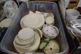 BOX OF MIXED CERAMICS TO INCLUDE WEDGWOOD CREAM GLAZED TEA WARES