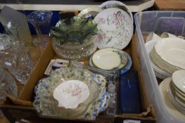 ONE BOX MIXED GLASS AND CERAMICS TO INCLUDE A PANSY PATTERN CARNIVAL GLASS DISH, DECORATED PLATES