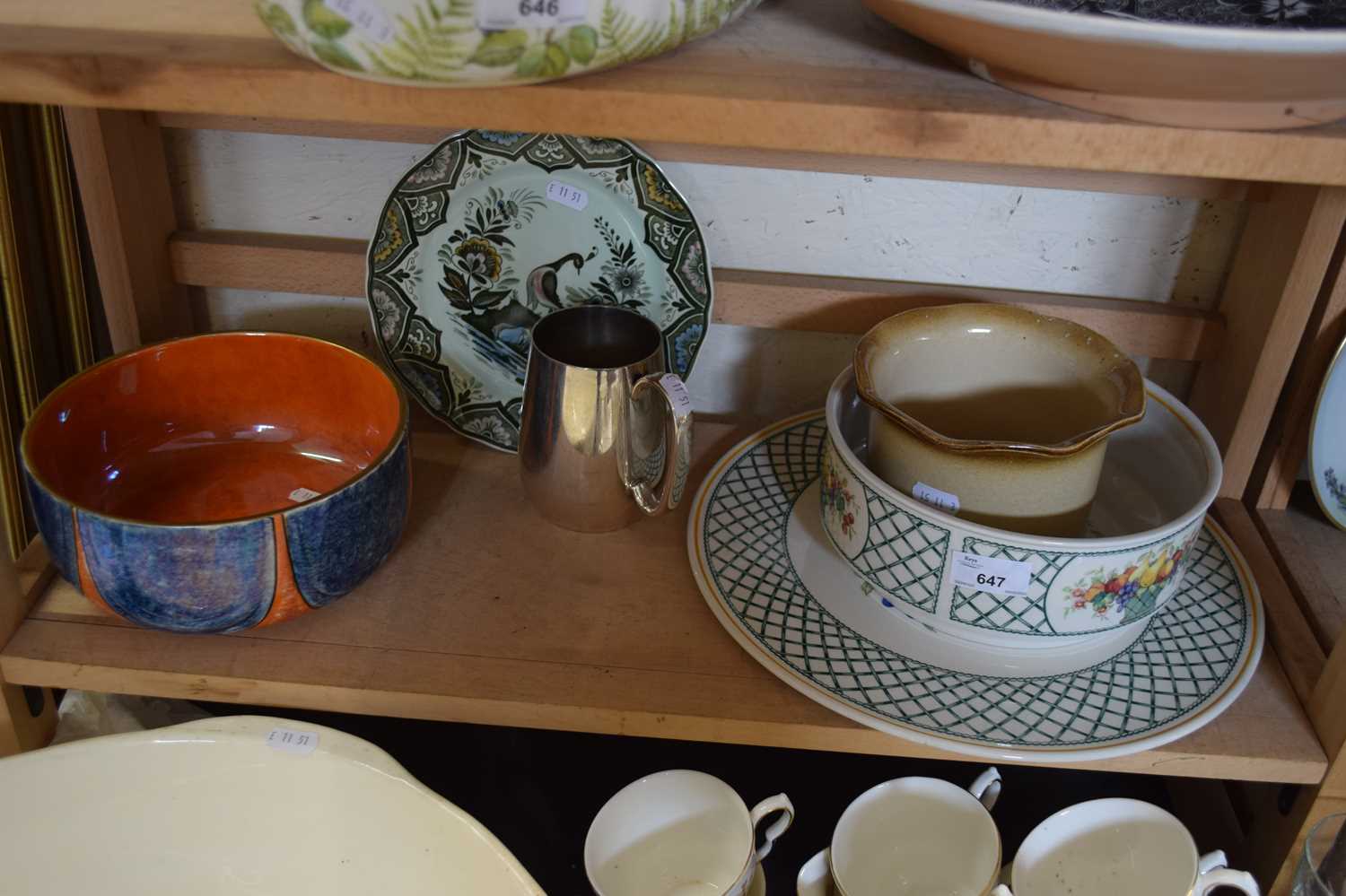 MIXED LOT VARIOUS DECORATED CERAMICS TO INCLUDE CAKE STAND PLUS FURTHER SILVER PLATED TANKARD AND
