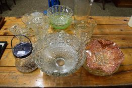 QUANTITY OF GLASS WARES, BOWLS, DISHES, JUGS ETC
