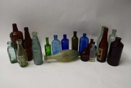 MIXED LOT : VARIOUS VINTAGE GLASS BOTTLES TO INCLUDE SOME LOCAL INTEREST