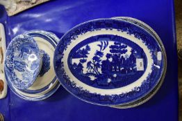 MIXED LOT : VARIOUS BLUE AND WHITE MEAT PLATES AND OTHERS TO INCLUDE JOHNSON BROS HISTORIC AMERICA
