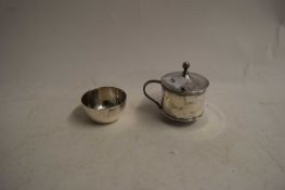 MAPPIN & WEBB SILVER PLATED WARES COMPRISING A SMALL LIDDED STRAINER AND ACCOMPANYING STAND