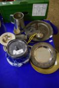 MIXED LOT : BISCUIT BARREL, PEWTER TANKARD, VARIOUS SILVER PLATED AND OTHER METAL WARES