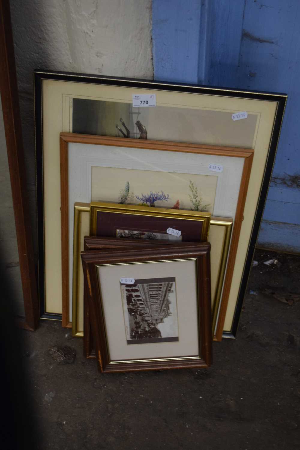 MIXED LOT : VARIOUS FRAMED PICTURES AND PHOTOGRAPHIC PRINTS