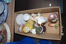 SMALL BOX MIXED CERAMICS AND OTHER ITEMS TO INCLUDE BESWICK ROBIN AND CAT