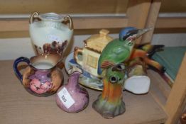 MIXED LOT VARIOUS CERAMICS TO INCLUDE BIRD ORNAMENTS, DOUBLE HANDLED VASE, PRESERVE POT ETC