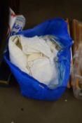 LARGE BAG OF VARIOUS TABLE LINENS AND OTHER ITEMS