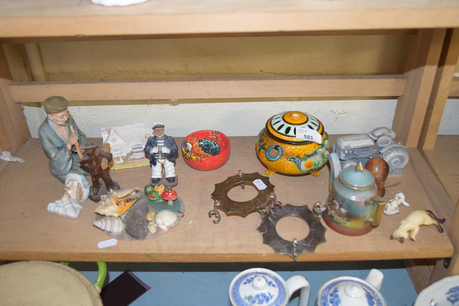 MIXED LOT : ASSORTED ORNAMENTS, SILVER PLATED STANDS AND OTHER ITEMS