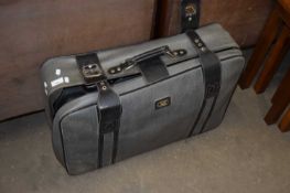 MIXED LOT : SUITCASES AND BAGS