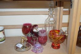 MIXED LOT GLASS WARES TO INCLUDE CRANBERRY GLASS JUG, VARIOUS SMALL CONDIMENT POTS, PERFUME BOTTLE