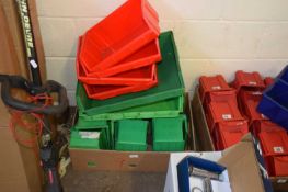 BOX OF GREEN AND RED PLASTIC WORKSHOP TIDY TRAYS