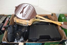 BOX OF MIXED ITEMS TO INCLUDE VINTAGE BADMINTON RACQUET, CAMERAS ETC