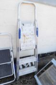 Two rung decorators platform/step ladder