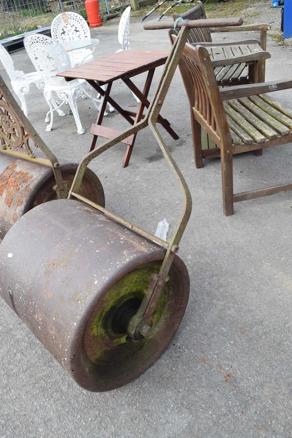 Metal garden roller, drum width approx 53cm - Image 2 of 2