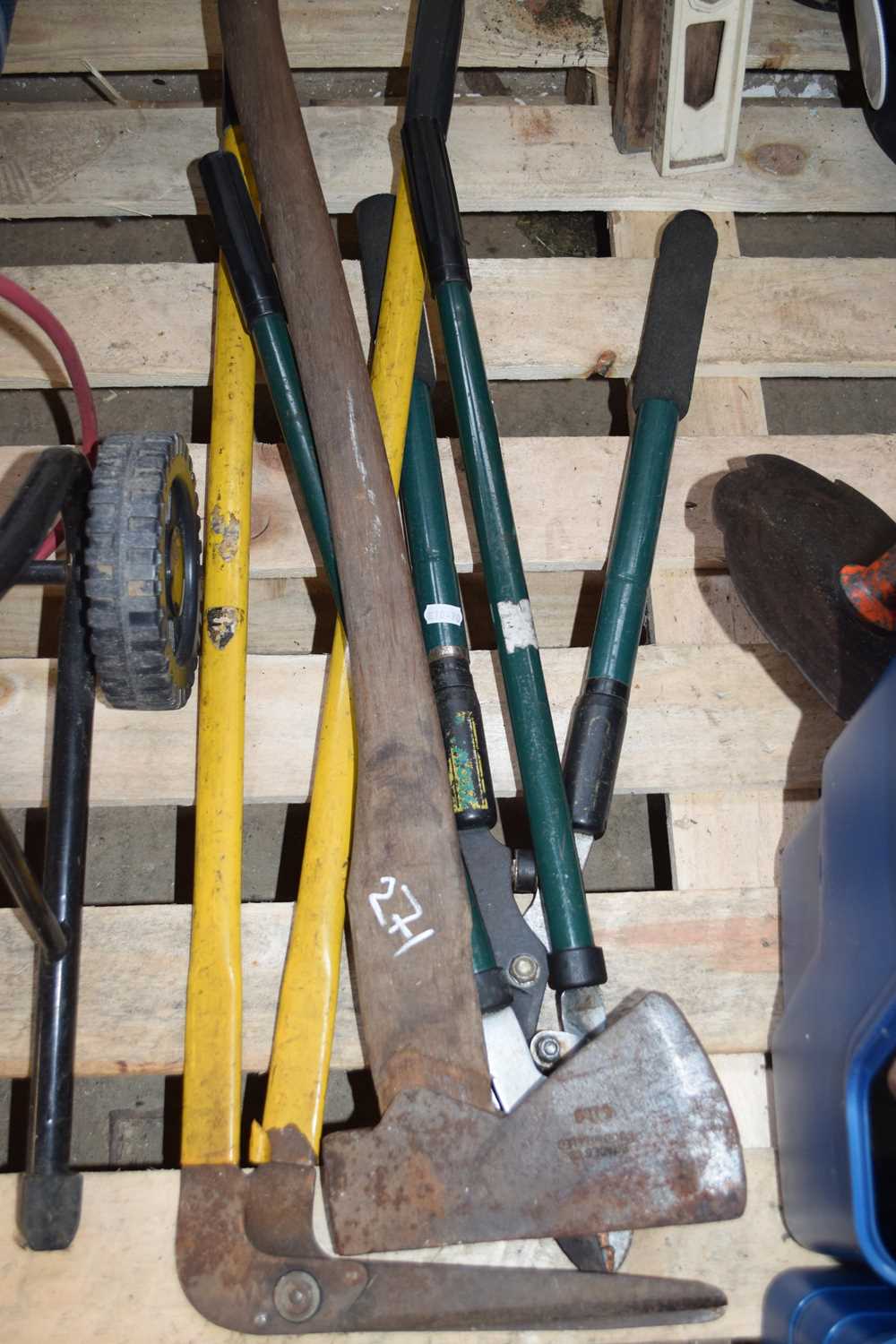 Quantity of garden tools to include axe, edgers and loppers