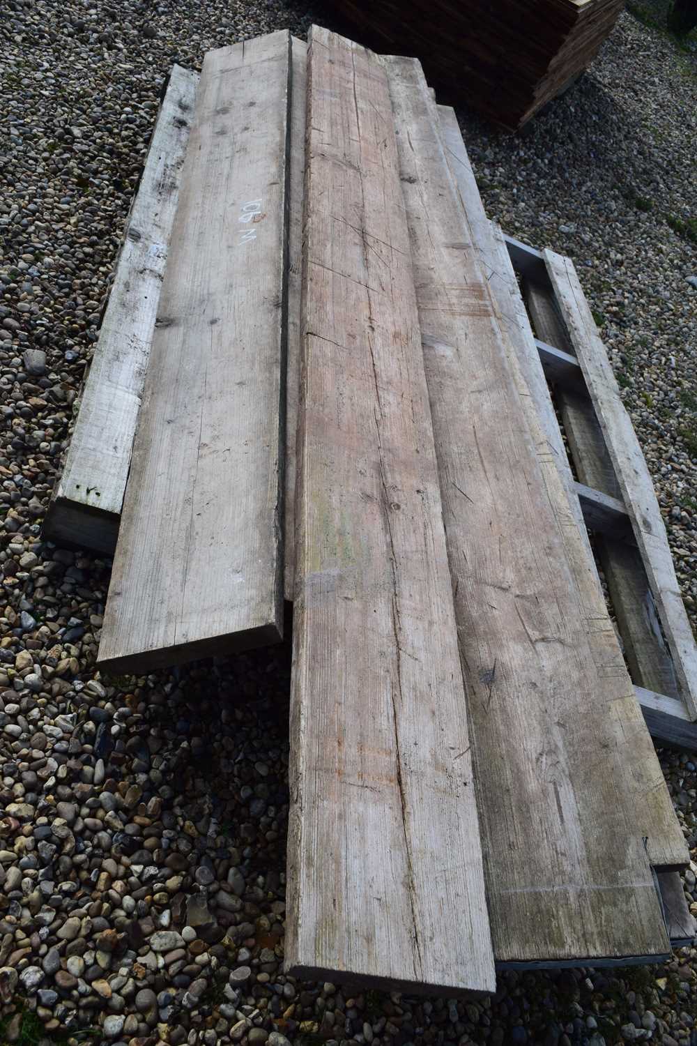 qty of wooden scaffold boards of various lengths