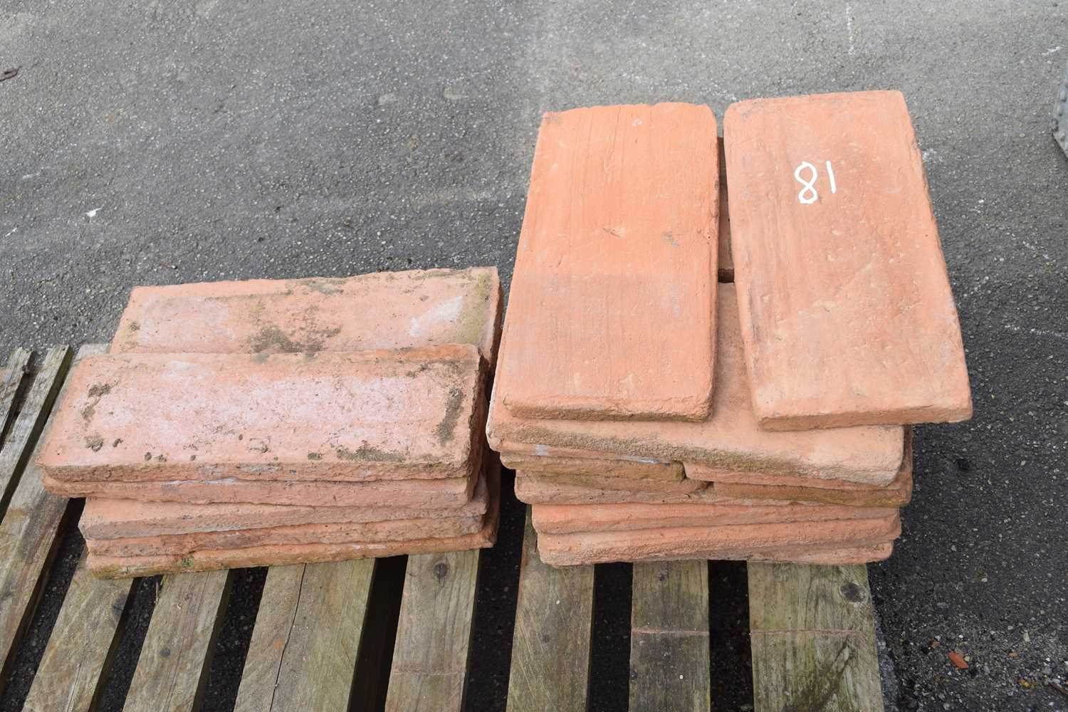 Quantity of terracotta tiles