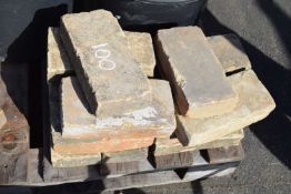 Quantity of reclaimed bricks