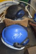 Quantity of hard hats with ear defenders