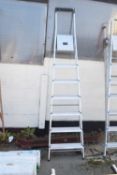 Six-rung decorators step ladder