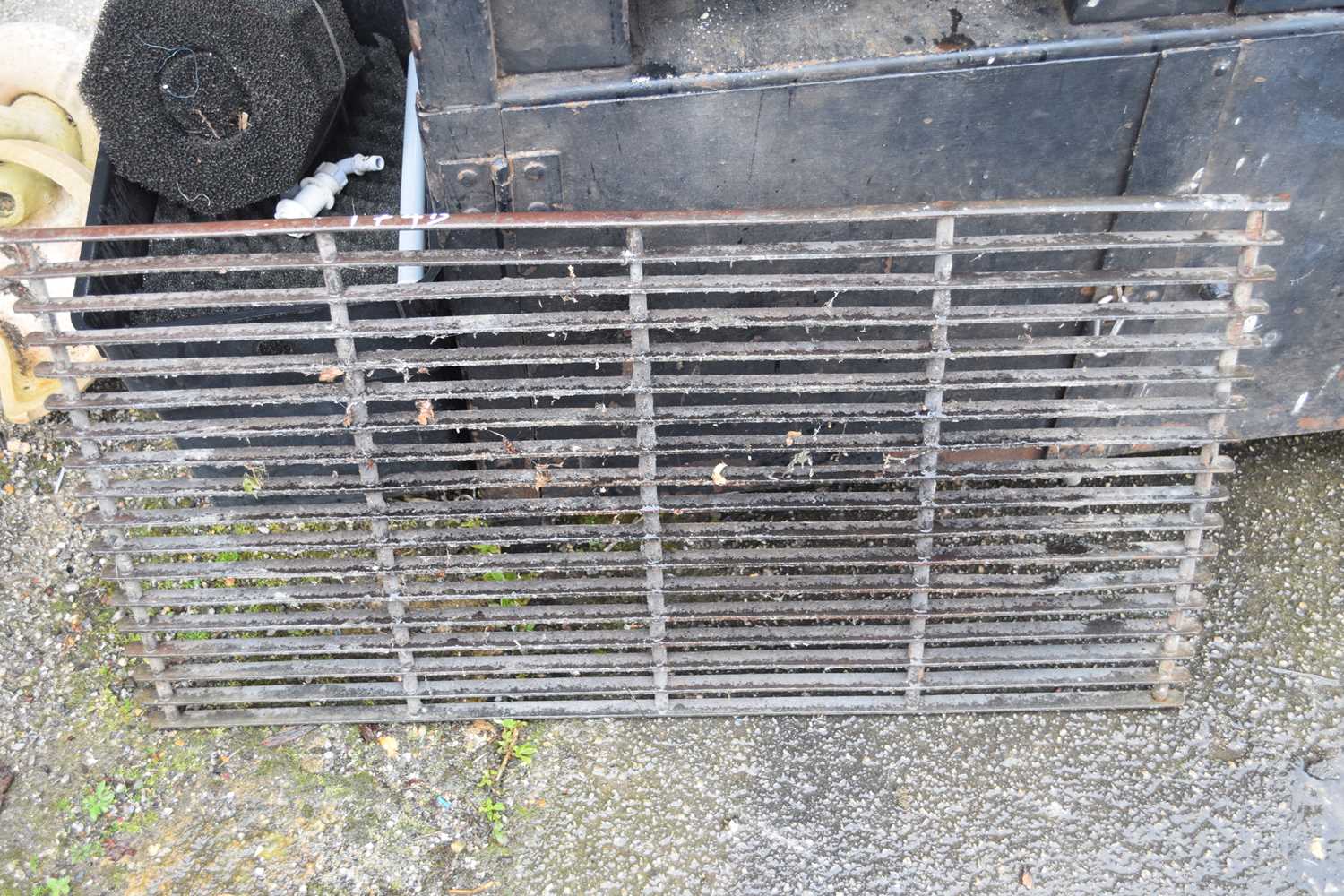 Metal entrance grate/boot scraper