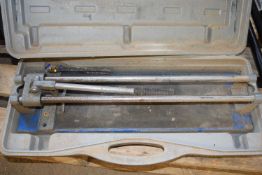 Tile cutter