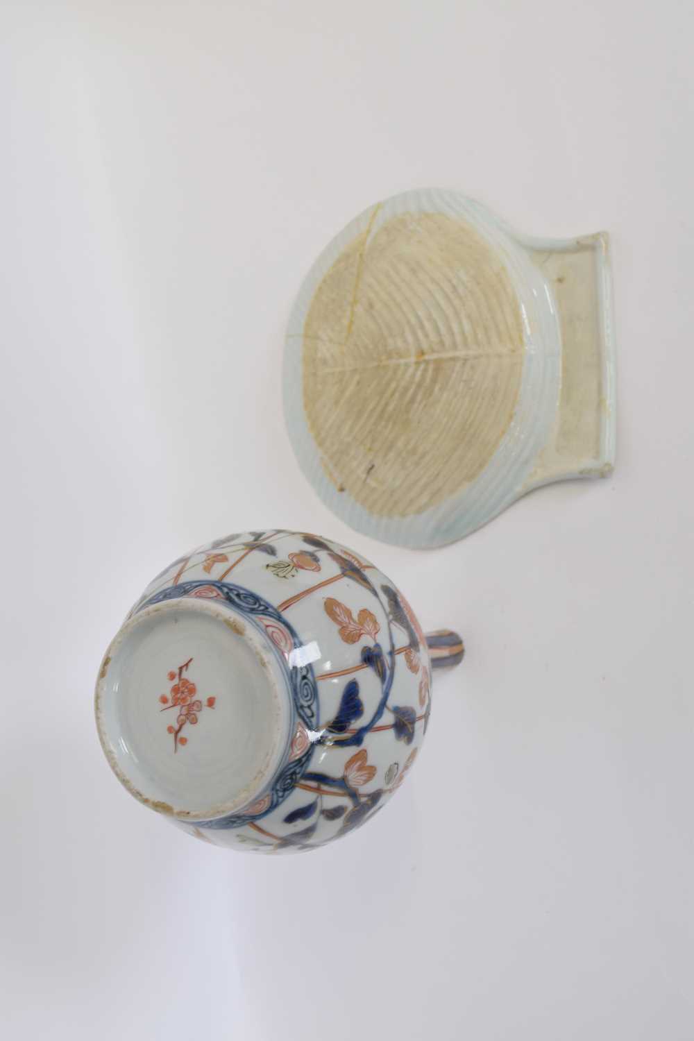 Japanese porcelain vase with an Imari design (cracked and re-stuck), together with an Imari large - Image 4 of 4