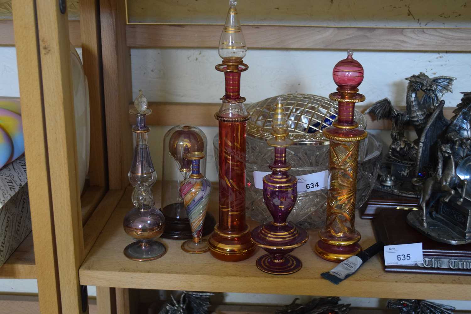 COLLECTION OF VARIOUS MODERN GLASS SCENT BOTTLES TOGETHER WITH FURTHER GLASS BOWLS