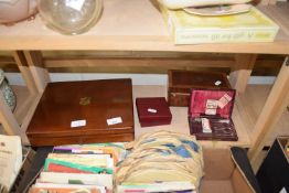 MIXED LOT : CASED DESSERT CUTLERY, BOXED SEWING SET AND OTHER ITEMS